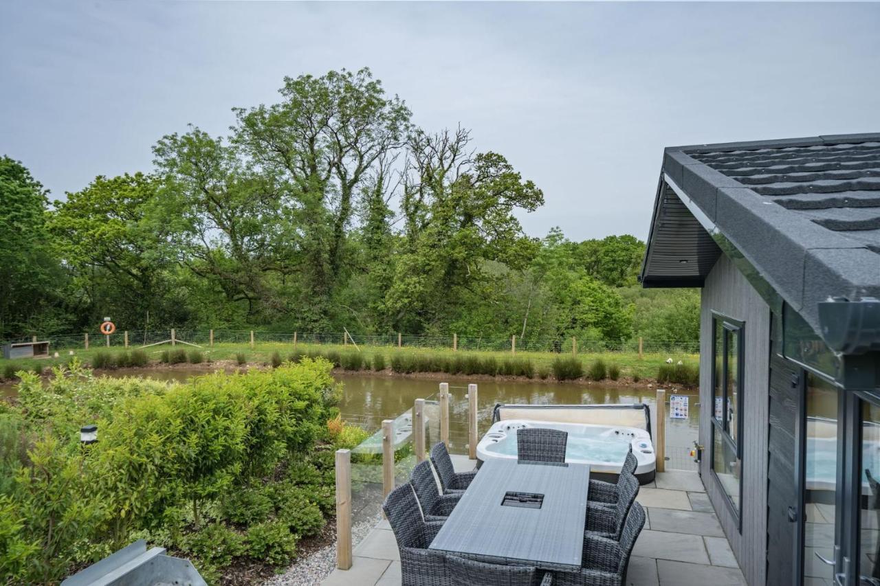 Lilac Lodge, 22 Roadford Lake Lodges Lifton Екстер'єр фото