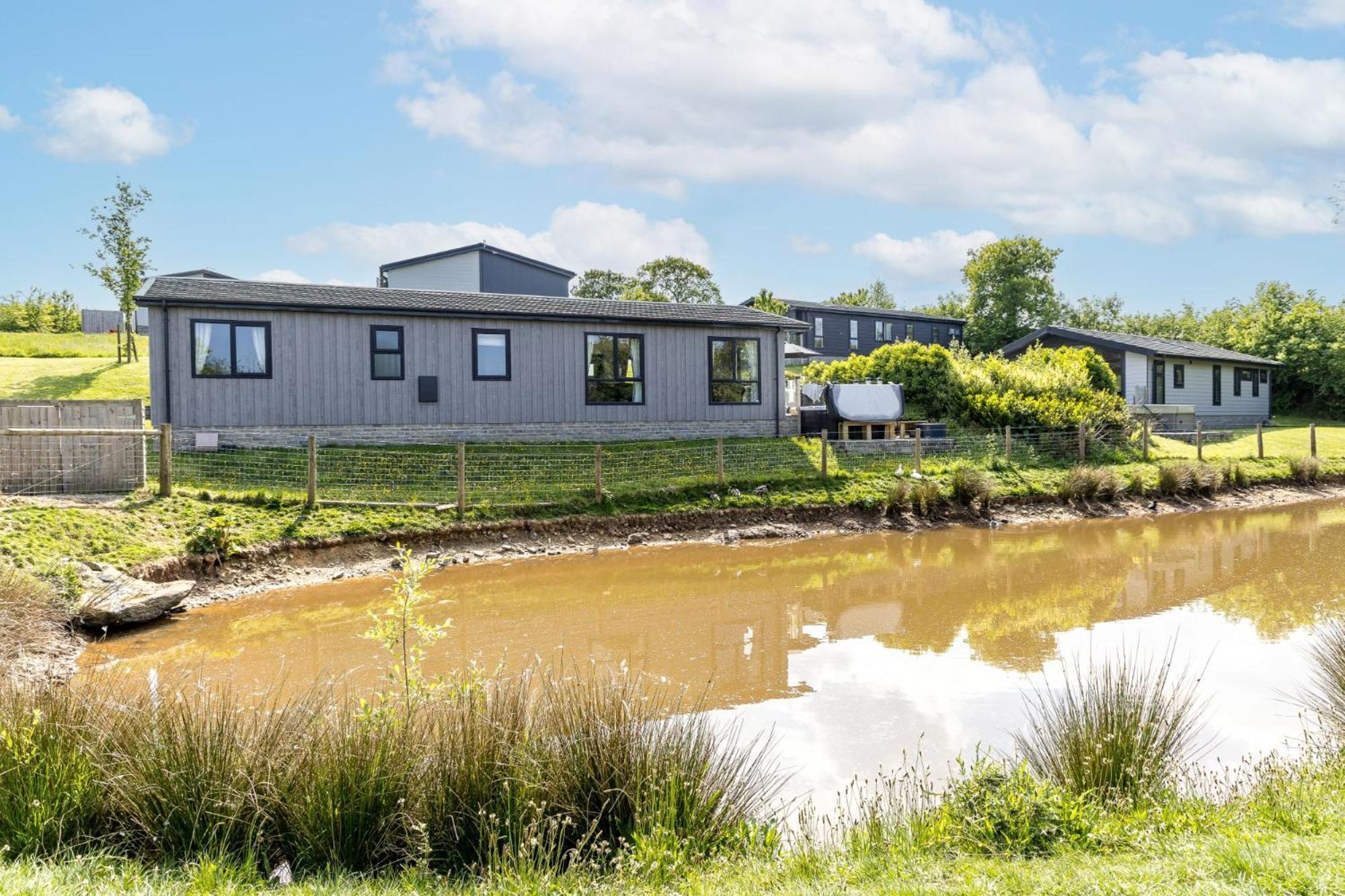 Lilac Lodge, 22 Roadford Lake Lodges Lifton Екстер'єр фото